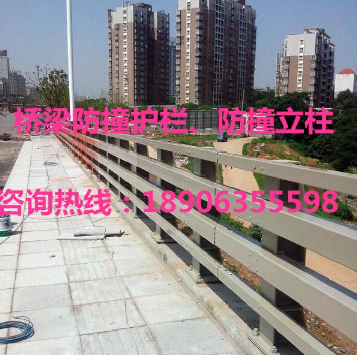 橋梁防撞護(hù)欄，防撞立柱